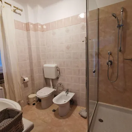 Black And White 布加勒斯特