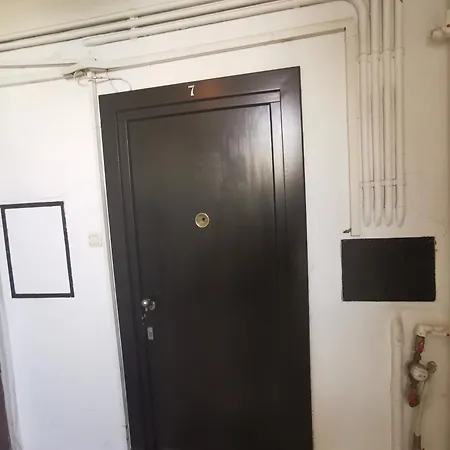 Black And White 公寓