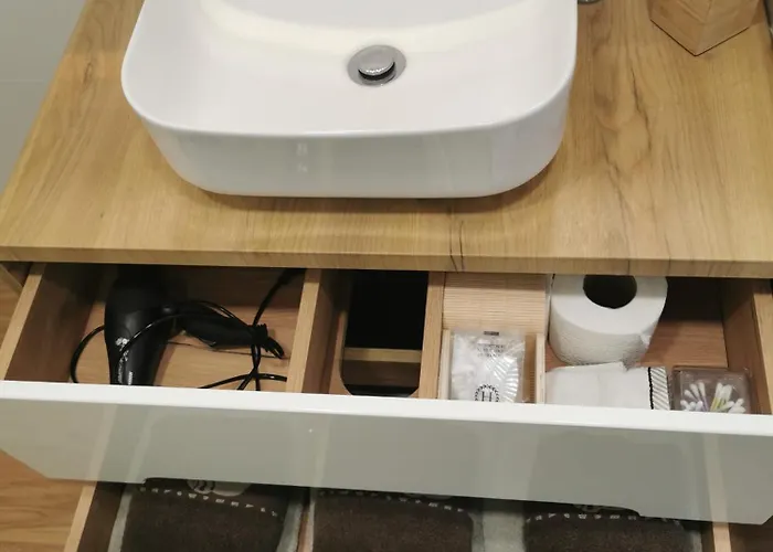 Black And White アパート