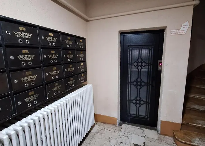 Black And White アパート