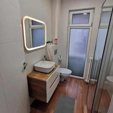 Black And White Lägenhet *