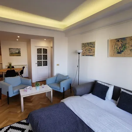 Black And White Bukarest