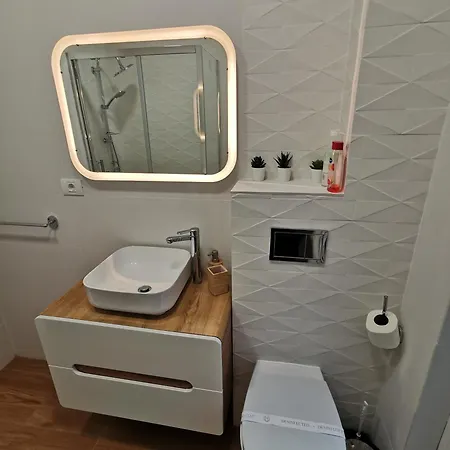 Black And White Apartment Bukarest