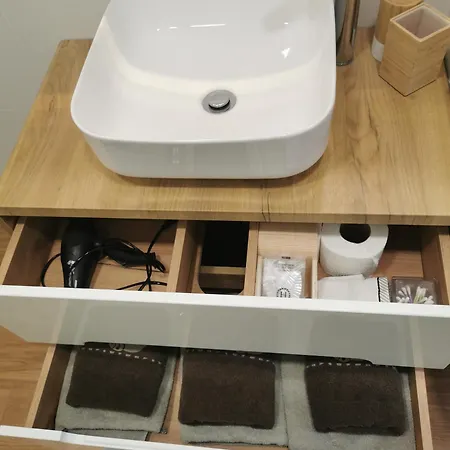 Black And White Daire