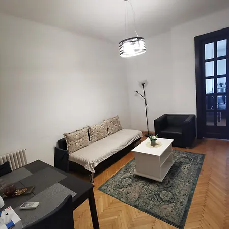 Black And White Bukurešť