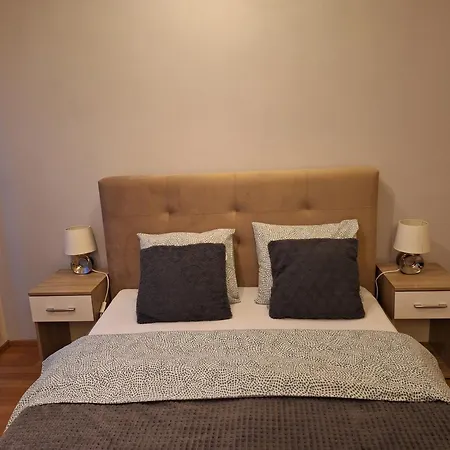 Black And White Apartment Bukarest