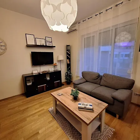 Black And White Apartment *