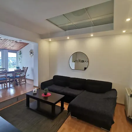 Black And White Appartamento Bucarest