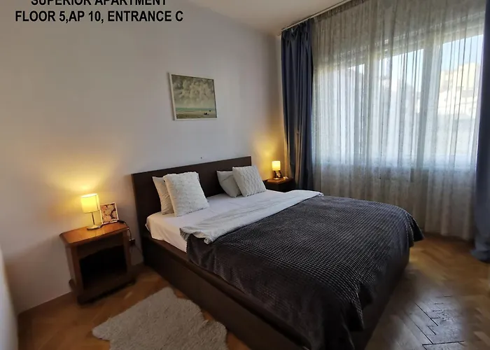 Black And White شقة *