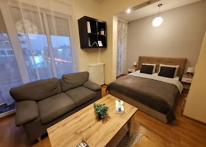 Black And White Apartman *