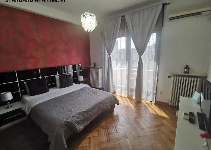 Apartman Black And White