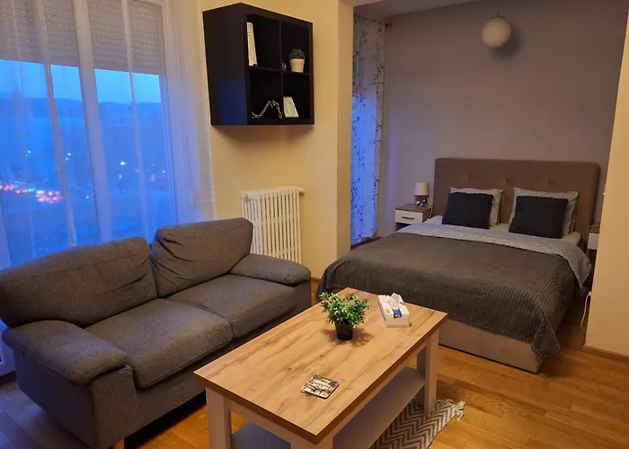 Apartman Black And White *