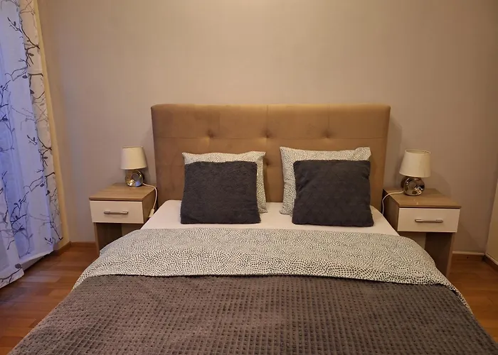 شقة Black And White *