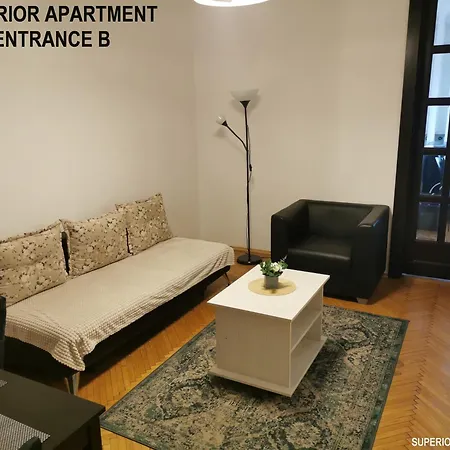 Black And White ブカレスト