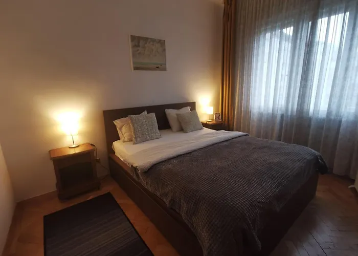 Black And White * ブカレスト