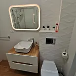 Black And White Apartman Bukarest