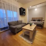 Black And White Apartman *