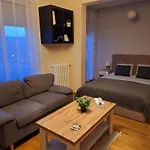 Apartman Black And White *