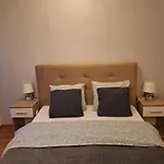 Black And White Apartman Bukarest