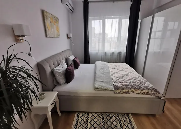 Black And White Apartment *