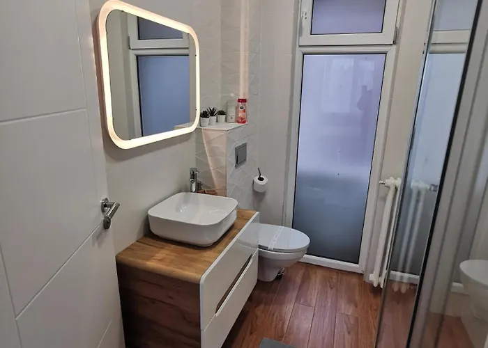 Black And White Apartment *