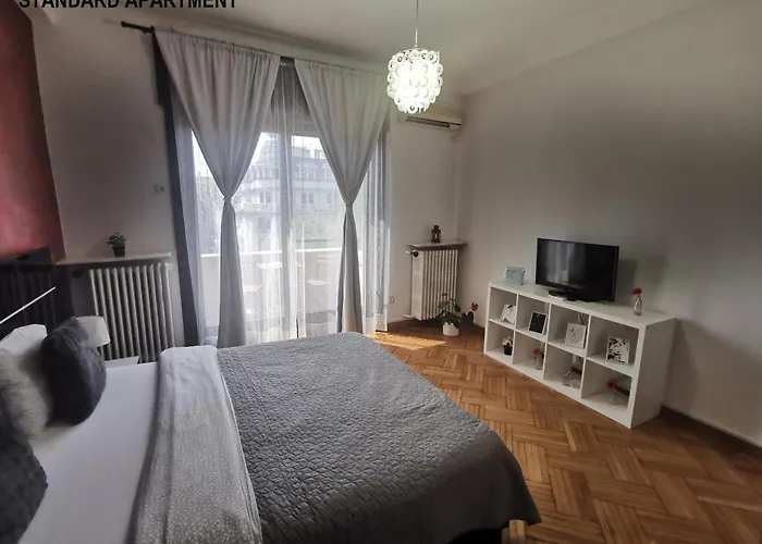 Black And White Apartment *